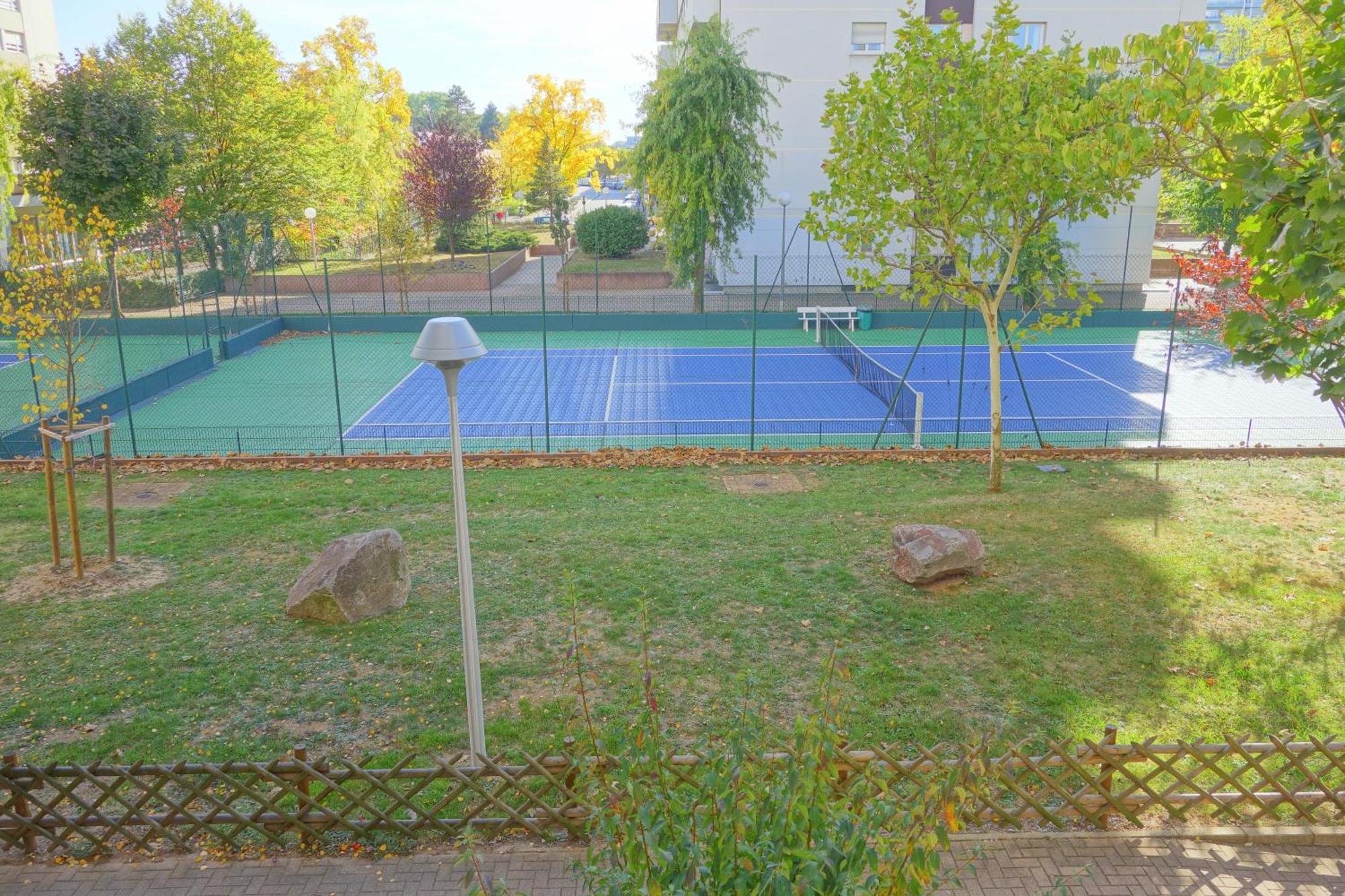 Arbres & Tennis ストラスブール エクステリア 写真